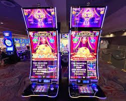 Giao diện Casino trực tuyến hitclun với slot online và bài baccarat trên mobile